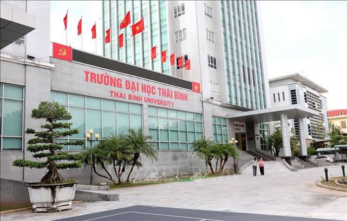 Trụ sở tòa tháp đôi của Sở Tài chính và Sở Công Thương (tỉnh Thái Bình cũ) được sửa chữa, cải tạo trở thành cơ sở 2 của Trường Đại học Thái Bình. Ảnh: Thế Duyệt/TTXVN
