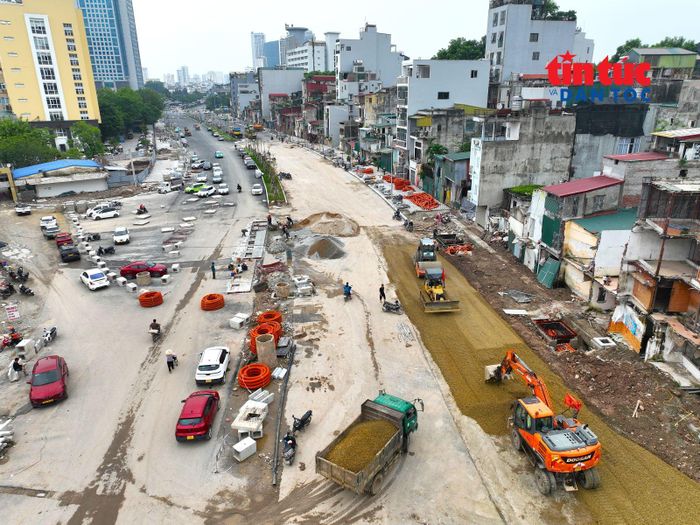 Đại diện nhà thầu cho biết, quá trình thi công dự án vẫn gặp một số khó khăn do nguồn cung vật liệu xây dựng có thời điểm khan hiếm, giá nhiều loại vật liệu tăng cao, ảnh hưởng đến tiến độ triển khai các hạng mục.