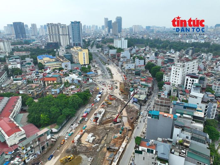 Theo Ban Quản lý dự án đầu tư xây dựng các công trình dân dụng thành phố Hà Nội, đơn vị đang phối hợp chặt chẽ với các nhà thầu, phấn đấu thông tuyến Vành đai 1 trước ngày 2/9, riêng hai cầu vượt trên tuyến sẽ hoàn thành trước ngày 31/12/2026.