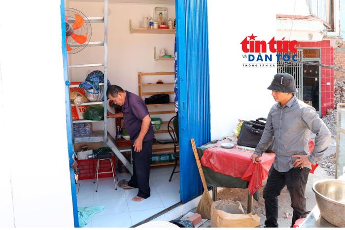 Căn nhà "hình tam giác" sau giải phóng mặt bằng phục vụ dự án rạch Xuyên Tâm của gia đình bà Nguyễn Thị Thanh Hiền, phường Bình Thạnh (TP Hồ Chí Minh).