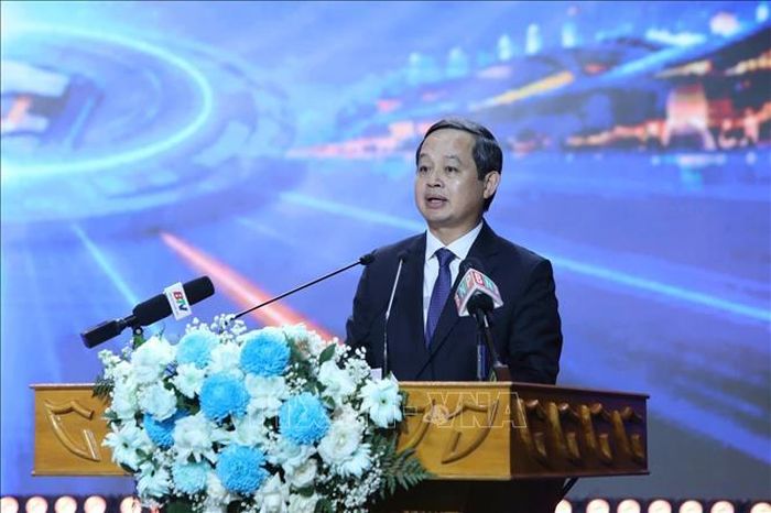 Đồng chí Phạm Hoàng Sơn, Phó Bí thư Tỉnh ủy, Chủ tịch UBND tỉnh Bắc Ninh phát biểu tại hội nghị. Ảnh: Việt Hùng/TTXVN