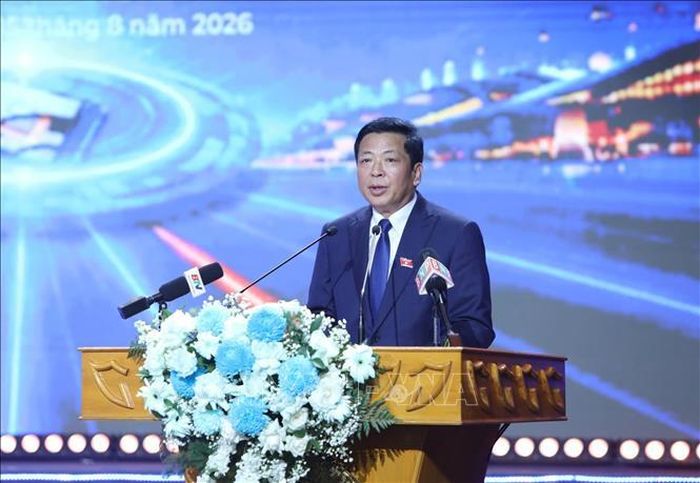 Đồng chí Trần Hồng Minh, Ủy viên Trung ương Đảng, Bộ trưởng Bộ Xây dựng phát biểu tại hội nghị. Ảnh: Việt Hùng/TTXVN
