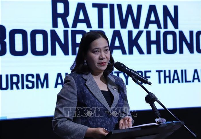 Bà Ratiwan Boonprakhong, Giám đốc thị trường Đông Nam Á, Nam Á và Nam Thái Bình Dương, Tổng cục Du lịch Thái Lan phát biểu. Ảnh: Đỗ Sinh/Pv TTXVN tại Thái Lan