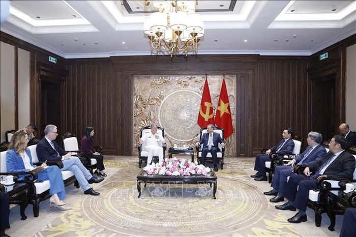 Tổng Bí thư Chủ tịch nước Tô Lâm tiếp Đô đốc Samuel Paparo, Tư lệnh Bộ tư lệnh Thái Bình Dương (Hoa Kỳ). Ảnh: Thống Nhất/TTXVN