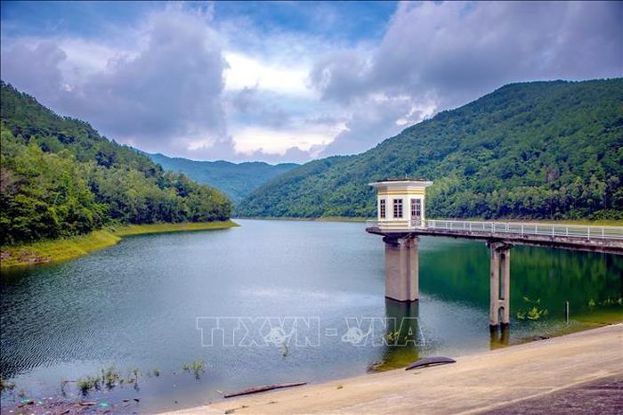 Khu vực hồ Xạ Hương, xã Tam Đảo (Phú Thọ), đang được khảo sát chuẩn bị đầu tư Dự án Hầm đường bộ Tam Đảo. Ảnh: Hoàng Hùng/TTXVN