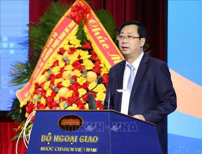 Phó Chủ tịch Ủy ban Trung ương Mặt trận Tổ quốc Việt Nam Cao Xuân Thạo trình bày tham luận tại phiên họp. Ảnh: Phương Hoa/TTXVN