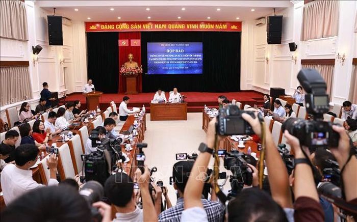 Bộ GD&amp;ĐT thông tin về phương án xử lý đối với thí sinh tại Điểm thi Trường THPT Chuyên Tuyên Quang. Ảnh: Thanh Tùng/TTXVN