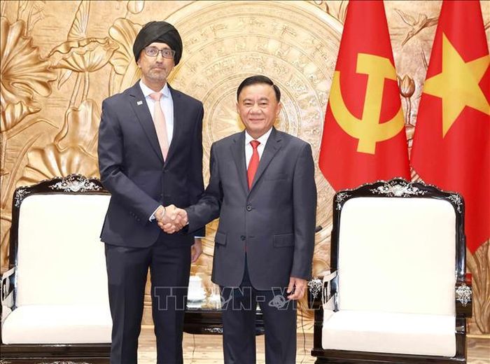 Đồng chí Trần Cẩm Tú, Ủy viên Bộ Chính trị, Thường trực Ban Bí thư tiếp Đại sứ Singapore tại Việt Nam Rajpal Singh. Ảnh: Phương Hoa/TTXVN