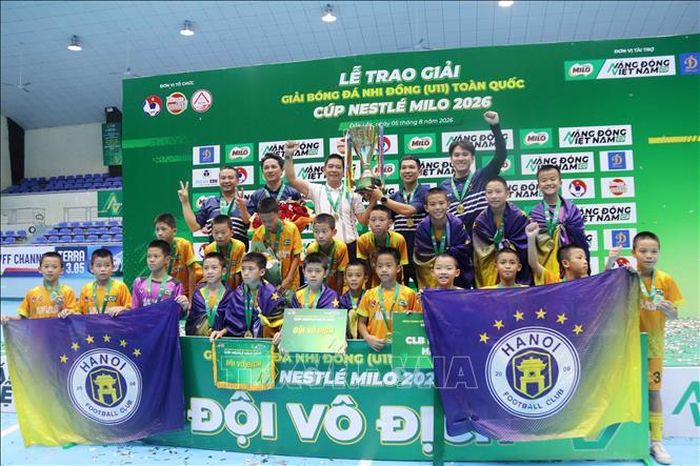 U11 Câu lạc bộ Hà Nội đăng quang ngôi vô địch. Ảnh: Hoài Thu/TTXVN