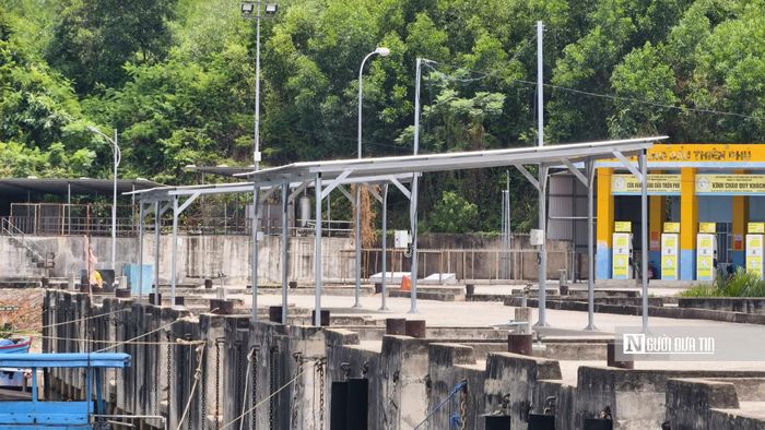 Khu vực cảng cá vắng vẻ, luôn trong tình trạng đóng cửa im lìm.