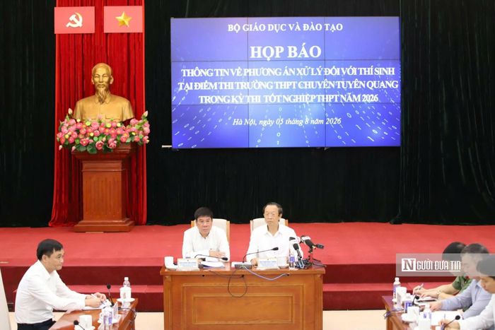 Quang cảnh cuộc họp.