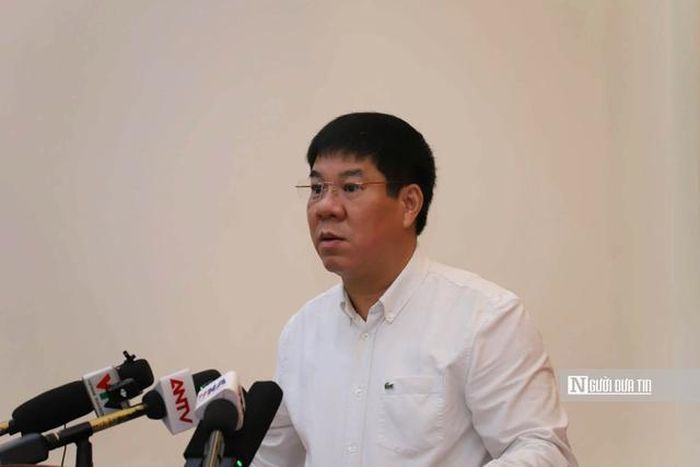 Ông Huỳnh Văn Chương phát biểu tại họp báo.