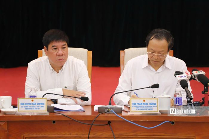 Lãnh đạo Bộ GD&amp;ĐT tham dự họp báo.