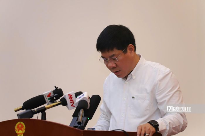 Ông Huỳnh Văn Chương phát biểu tại họp báo.