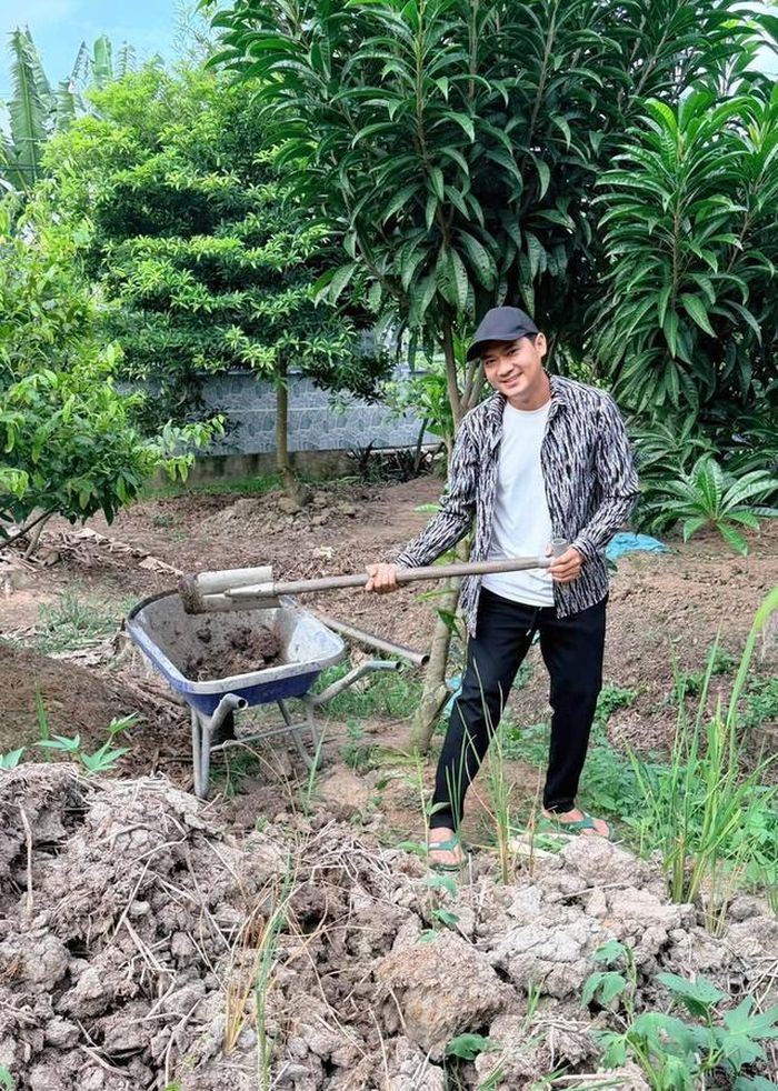 Minh Luân thường xuyên chia sẻ hình ảnh tại quê nhà. Ảnh FBNV.