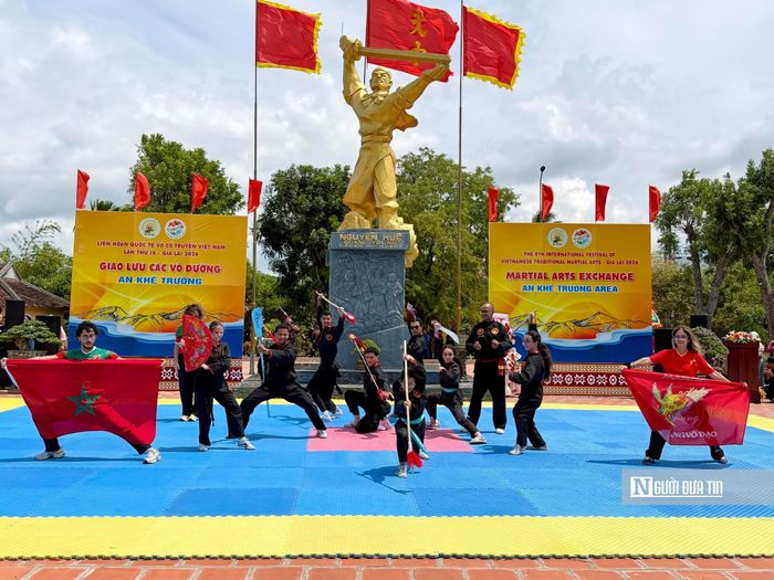 Màn trình diễn của Văn Lang Võ Đạo (Ma rốc) tại buổi giao lưu ở Di tích An Khê Trường 