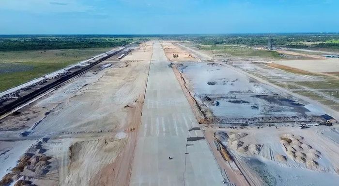  Ảnh 5: Đường cất hạ cánh và hạ tầng khu bay đã hoàn thành. Ảnh: Anh Chiến 