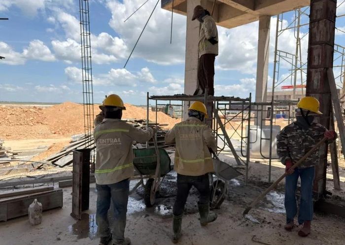  Các hạng mục thuộc dự án đang được triển khai thi công đồng bộ. Ảnh: Anh Chiến 