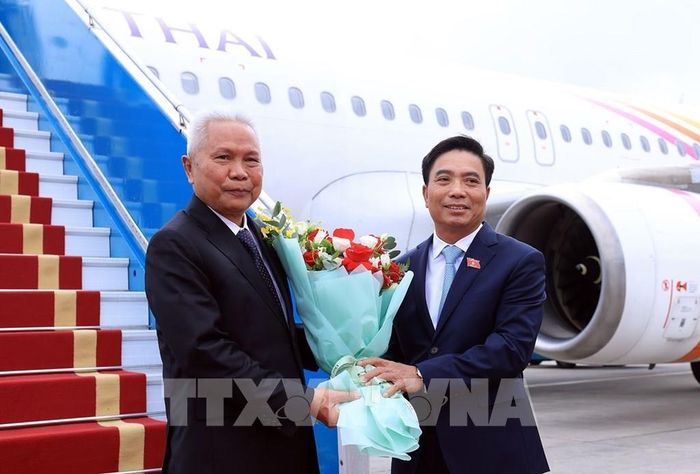 Phó Chủ tịch Quốc hội Nguyễn Doãn Anh đón Chủ tịch Quốc hội kiêm Chủ tịch Hạ viện Thái Lan Sophon Zaram tại Sân bay quốc tế Nội Bài. Ảnh: Tuấn Anh - TTXVN