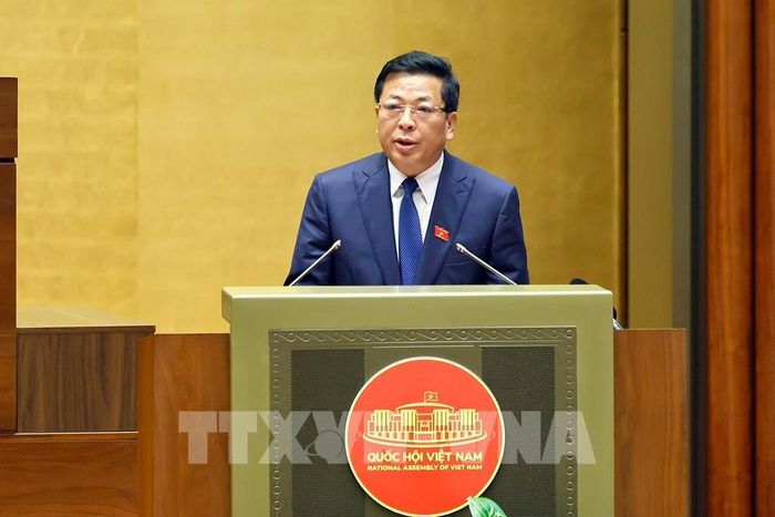 Bộ trưởng Bộ Xây dựng Trần Hồng Minh, thừa ủy quyền của Thủ tướng Chính phủ trình bày Tờ trình về dự án Luật sửa đổi, bổ sung một số điều của Luật Kiến trúc. Ảnh: Doãn Tấn - TTXVN