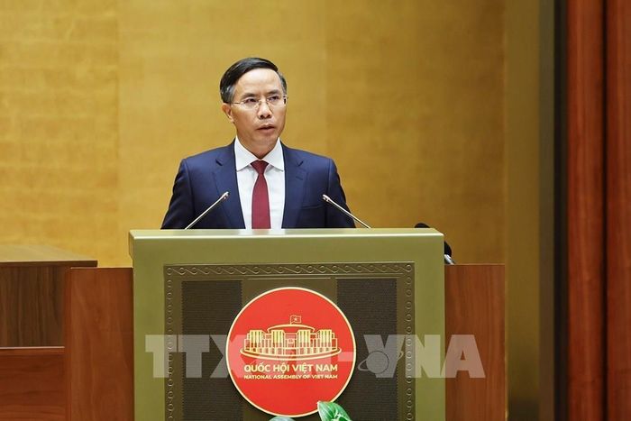 Thống đốc Ngân hàng Nhà nước Việt Nam Phạm Đức Ấn, thừa ủy quyền của Thủ tướng Chính phủ trình bày Tờ trình về dự án Luật sửa đổi, bổ sung một số điều của Luật Ngân hàng Nhà nước Việt Nam, Luật Phòng, chống rửa tiền và Luật Các tổ chức tín dụng. Ảnh: Doãn Tấn - TTXVN