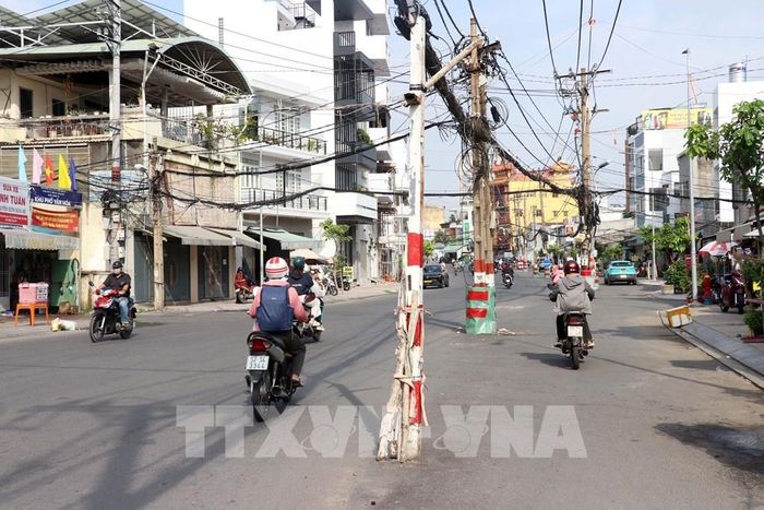Dự án nâng cấp, mở rộng đường Chu Văn An dài gần 600m, từ Ngã 5 Bình Hòa đến đường Phan Chu Trinh, được khởi công tháng 2/2025 với tổng mức đầu tư 1.067 tỷ đồng. Ảnh: Tiến Lực - TTXVN 
