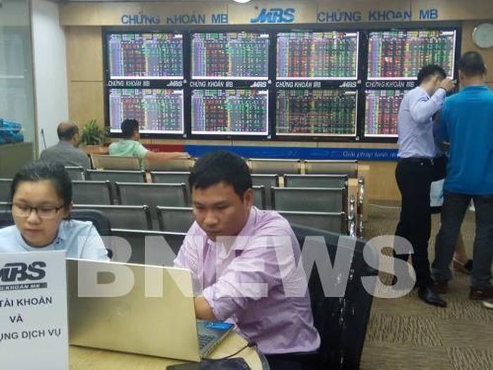 Giao dịch chứng khoán tại MBS. Ảnh tư liệu: Văn Giáp/Bnews/vnanet.vn