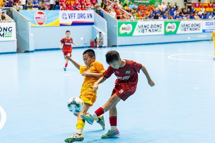 Màn chuyền bóng kịch tính của hai đội bóng Hà Nội trong trận chung kết. Ảnh: Thu Thùy