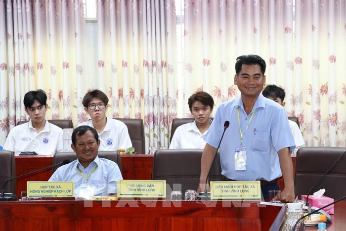 Ông Nguyễn Trung Vẹn, Phó Chủ tịch Liên minh Hợp tác xã tỉnh Vĩnh Long, phát biểu tại hội thảo. Ảnh: Thanh Hòa - TTXVN