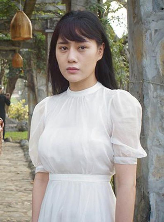 Phương Oanh trong vai Quỳnh Búp bê.