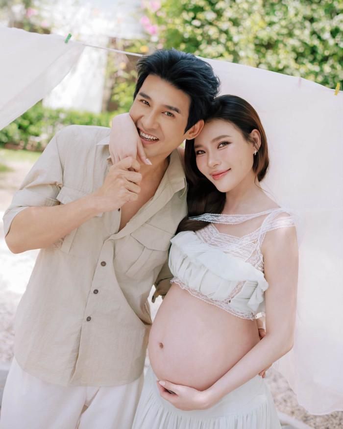 Hạnh phúc của Lương Thế Thành và Thúy Diễm đến từ những khoảnh khắc bình dị bên gia đình nhỏ.