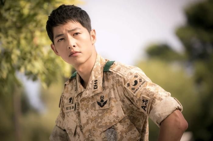 Song Joong Ki trong Hậu Duệ Mặt Trời.