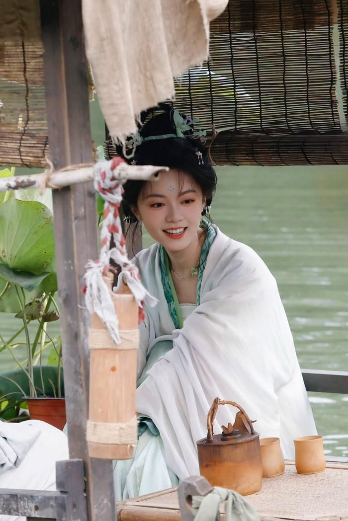 Vai Sở Thính Vũ đánh dấu màn hóa thân nhiều màu sắc của Triệu Kim Mạch. Ảnh: Weibo.