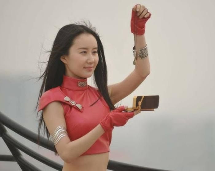Cô Ngốc trong "Chiếc Điện Thoại Thần Kỳ".