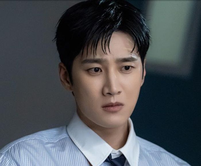 Ahn Bo Hyun trở lại với hình tượng thiếu gia cảnh sát Jin Yi Soo trong Flex x Cop 2.