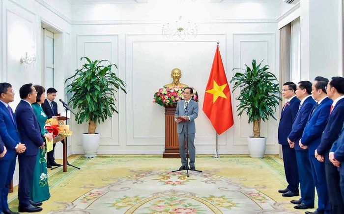 Lễ công bố và trao các Quyết định của Thủ tướng Chính phủ về việc điều động, bổ nhiệm Thứ trưởng Bộ Ngoại giao đối với bà Nguyễn Thị Hoàng Vân và ông Nguyễn Hoàng Long