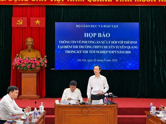Toàn cảnh buổi họp báo.