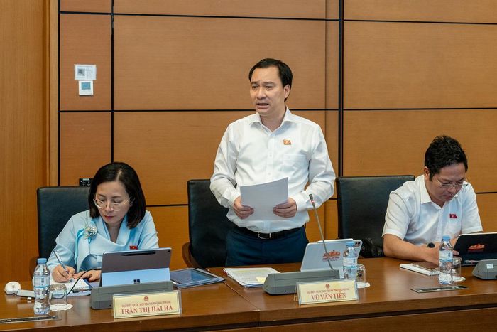 Đại biểu Vũ Văn Tiến, Ủy viên chuyên trách tại Ủy ban Văn hóa và Xã hội của Quốc hội, phát biểu