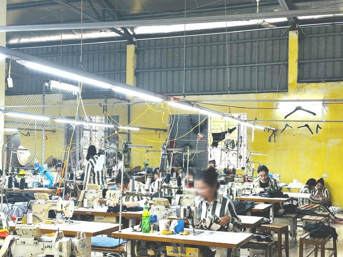 Mới đầu khi giao các ngành nghề đến tay, do chưa biết làm nên chị em không tránh khỏi sự ngỡ ngàng, lúng túng và nhiều lo lắng. Thế nhưng, khi đã được chỉ bảo và luyện tập đến lúc có tay nghề cứng cáp, thái độ của phạm nhân hoàn toàn thay đổi.