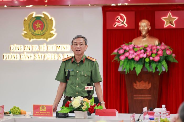 Đại tá Trần Hồng Minh, Phó Giám đốc Công an TP.HCM phát biểu tại buổi lễ. ( Ảnh: Công an TP.HCM)