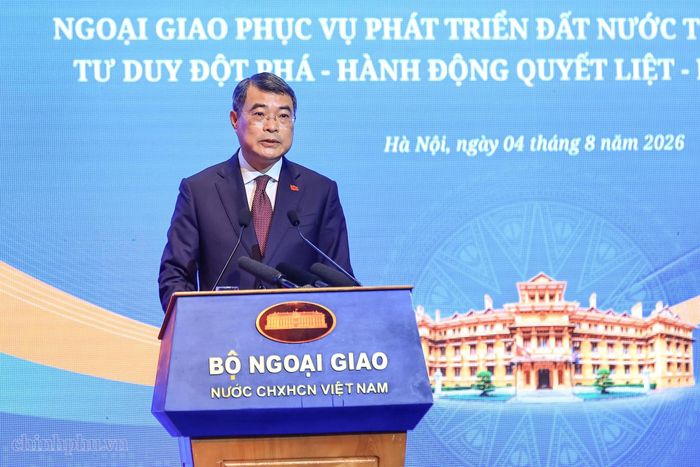 Thủ tướng Lê Minh Hưng tại phiên toàn thể Hội nghị Ngoại giao lần thứ 33. Ảnh: VGP/Nhật Bắc