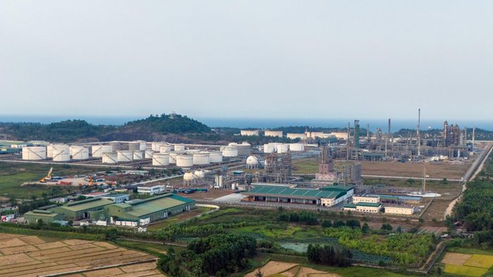 Một góc nhà máy lọc dầu Dung Quất. Ảnh: Hoàng Anh.