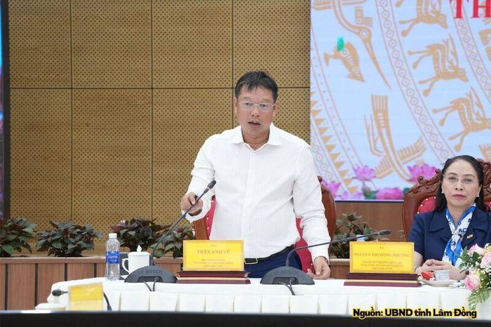 Ông Trần Anh Vũ, Phó Tổng giám đốc Tổng công ty Cảng hàng không Việt Nam phát biểu tại buổi làm việc.