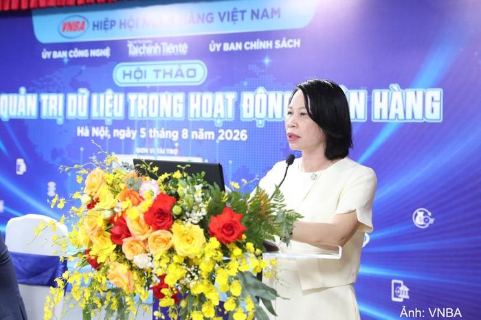 Bà Trần Thị Thanh Bích, Tổng Biên tập Tạp chí Thị trường Tài chính Tiền tệ phát biểu.