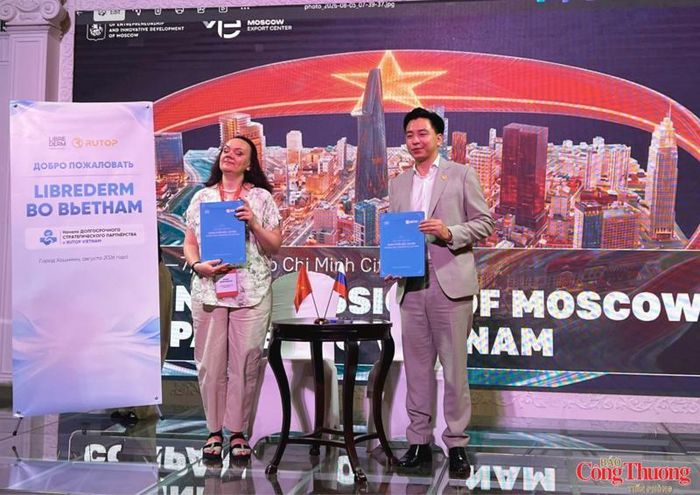 Đại diện doanh nghiệp Việt Nam và Liên bang Nga ký kết hợp tác tại sự kiện.