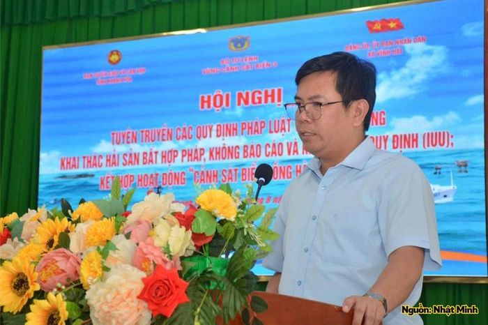 Ông Phạm Ngọc Ngà, Phó Bí thư Thường trực Đảng ủy xã Vĩnh Hải phát biểu tại hội nghị.