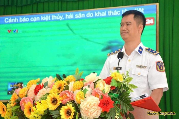  Báo cáo viên của Vùng Cảnh sát biển 3 tuyên truyền tại hội nghị.