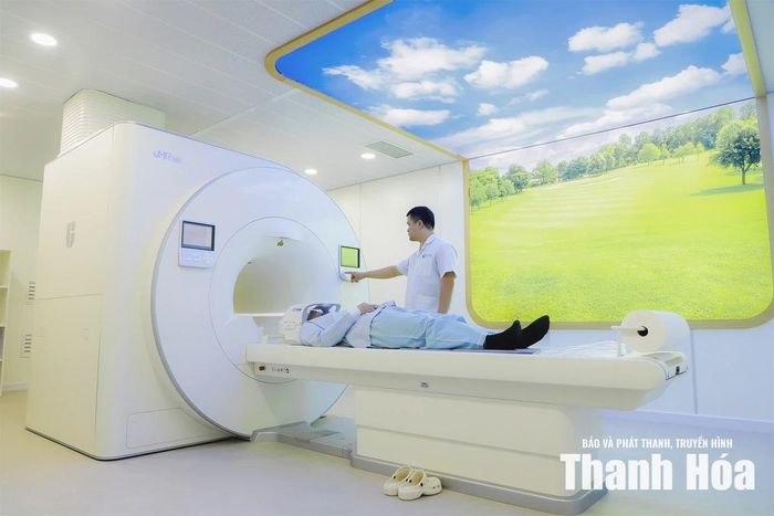 Hệ thống chụp cộng hưởng từ (MRI) 3.0 Tesla tích hợp AI tại Bệnh viện Đa khoa Hợp Lực.