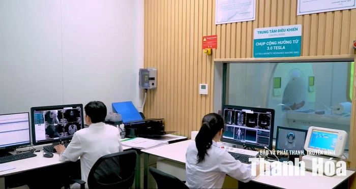 Hệ thống chụp cộng hưởng từ (MRI) 3.0 Tesla tích hợp AI tại Bệnh viện Đa khoa Hợp Lực.