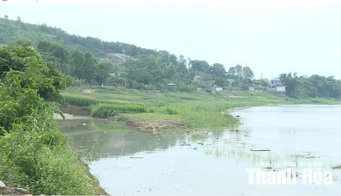 Phần sạt trượt tiếp tục ăn sâu vào đất sản xuất nông nghiệp của người dân thôn Vĩnh Hòa 3, xã Vĩnh Lộc.